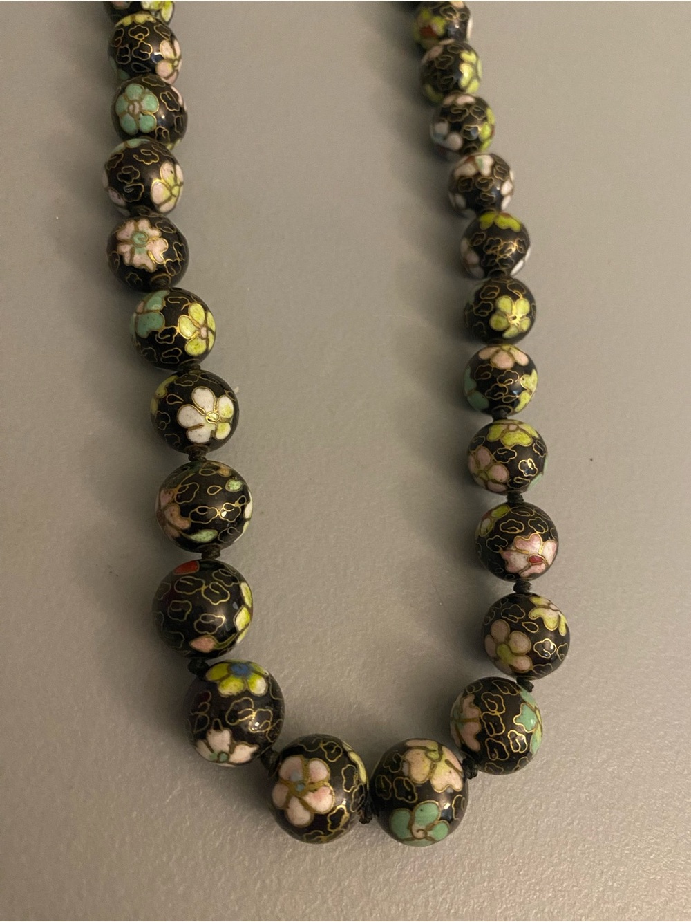 Vintage 1940s Cloisonné Black Ball Chain Knotted. Beautiful 🤩 - Picture 2 of 16